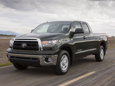 Toyota_Tundra_Pickup 4 door_2009.jpg